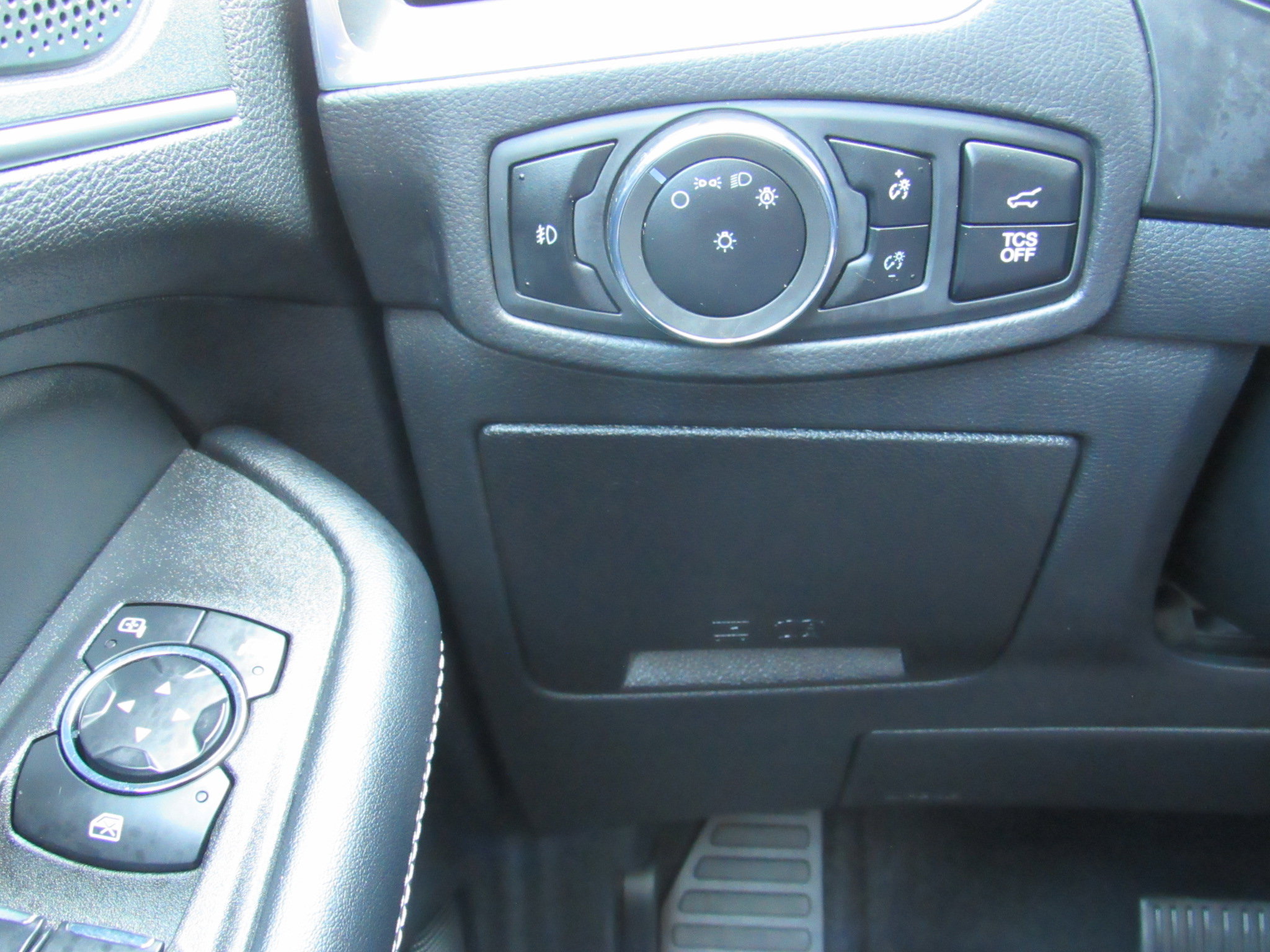 Used 2024 Ford Edge Titanium image 14