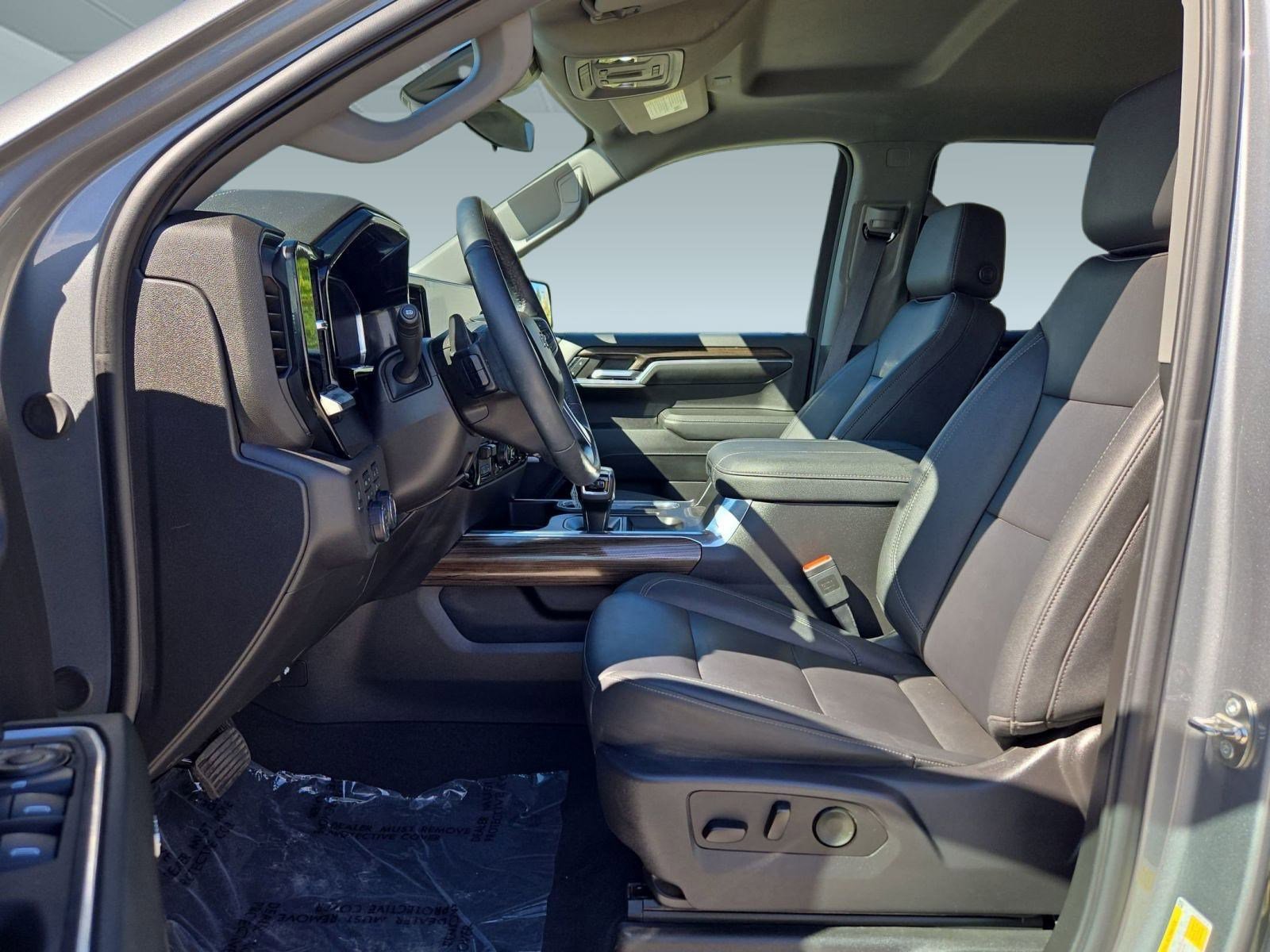 Used 2024 Chevrolet Silverado 1500 LT Trail Boss w/ Convenience Package II image 4