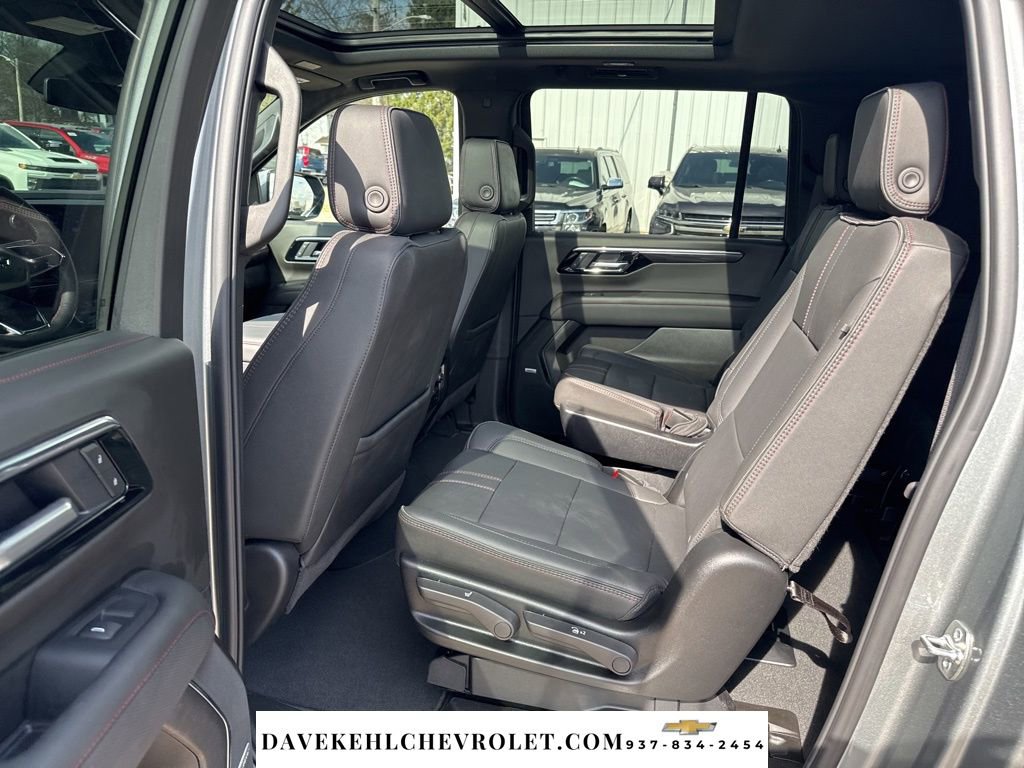 Used 2025 Chevrolet Suburban RST w/ Comfort Package image 21