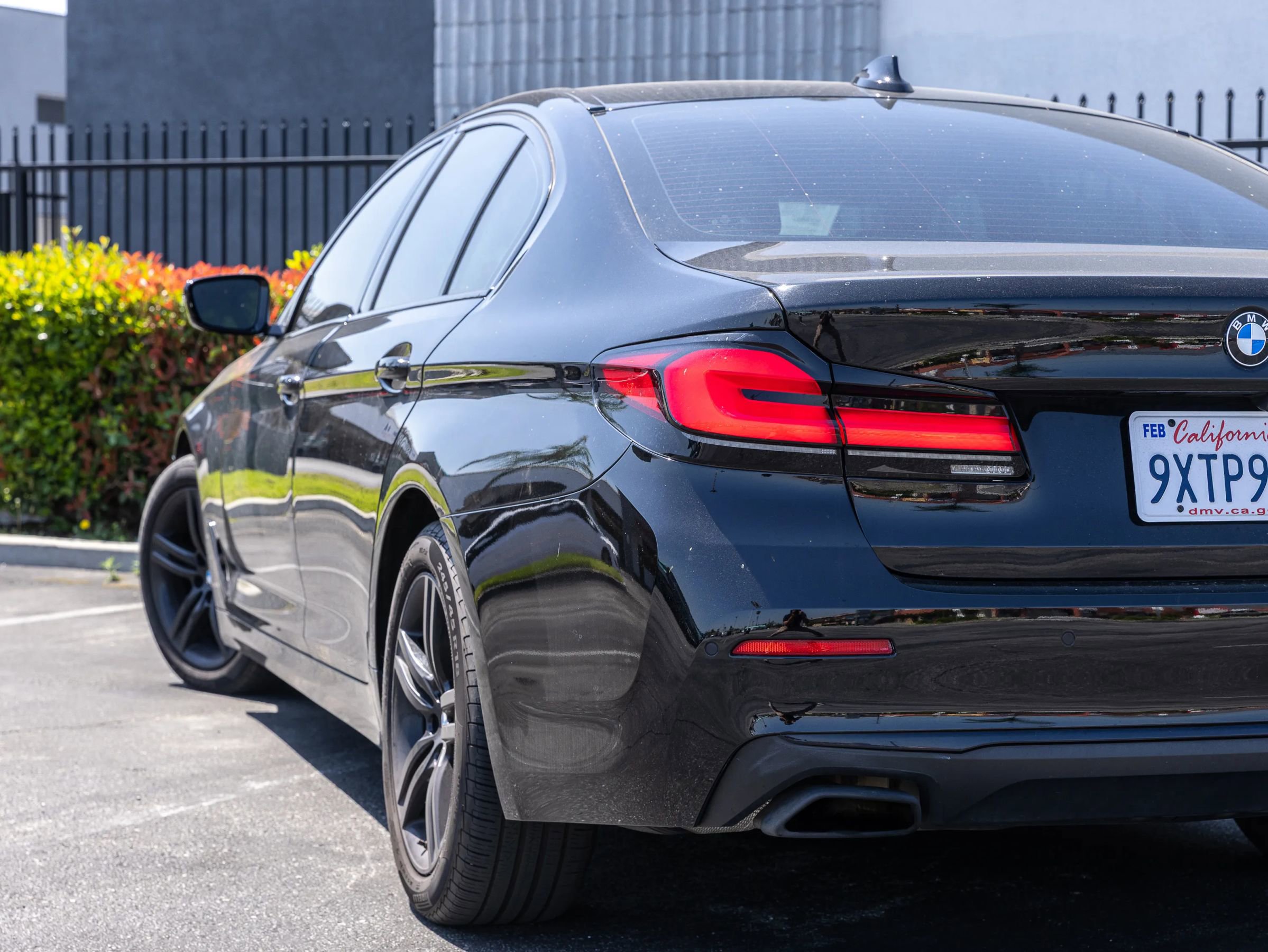 Used 2021 BMW 530i xDrive w/ Premium Package AWD/4WD image 5