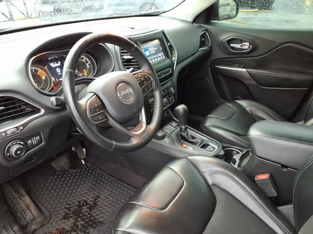Certified 2019 Jeep Cherokee Latitude Plus w/ Cold Weather Group AWD/4WD image 6