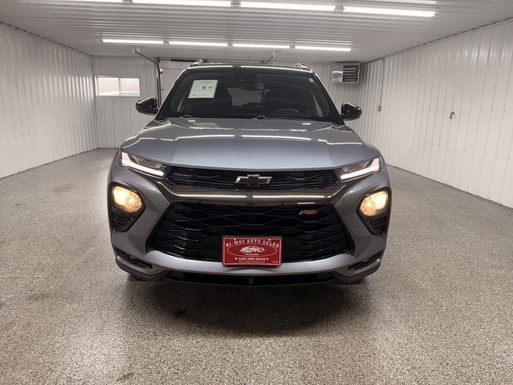 Used 2021 Chevrolet TrailBlazer RS w/ Sun and Liftgate Package AWD/4WD image 2