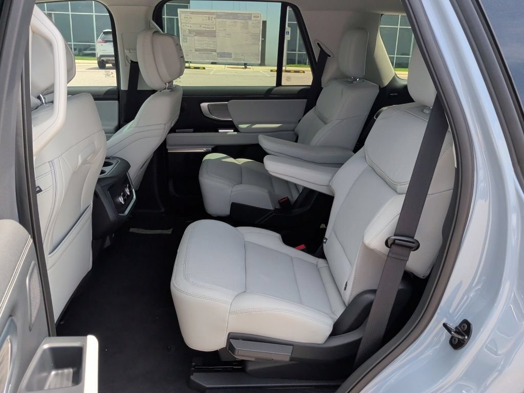 New 2027 Ford Expedition Platinum w/ Driver's Package RWD image 39