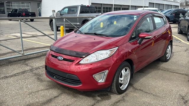 Used 2013 Ford Fiesta SE w/ Moon & Mood Pkg image 7