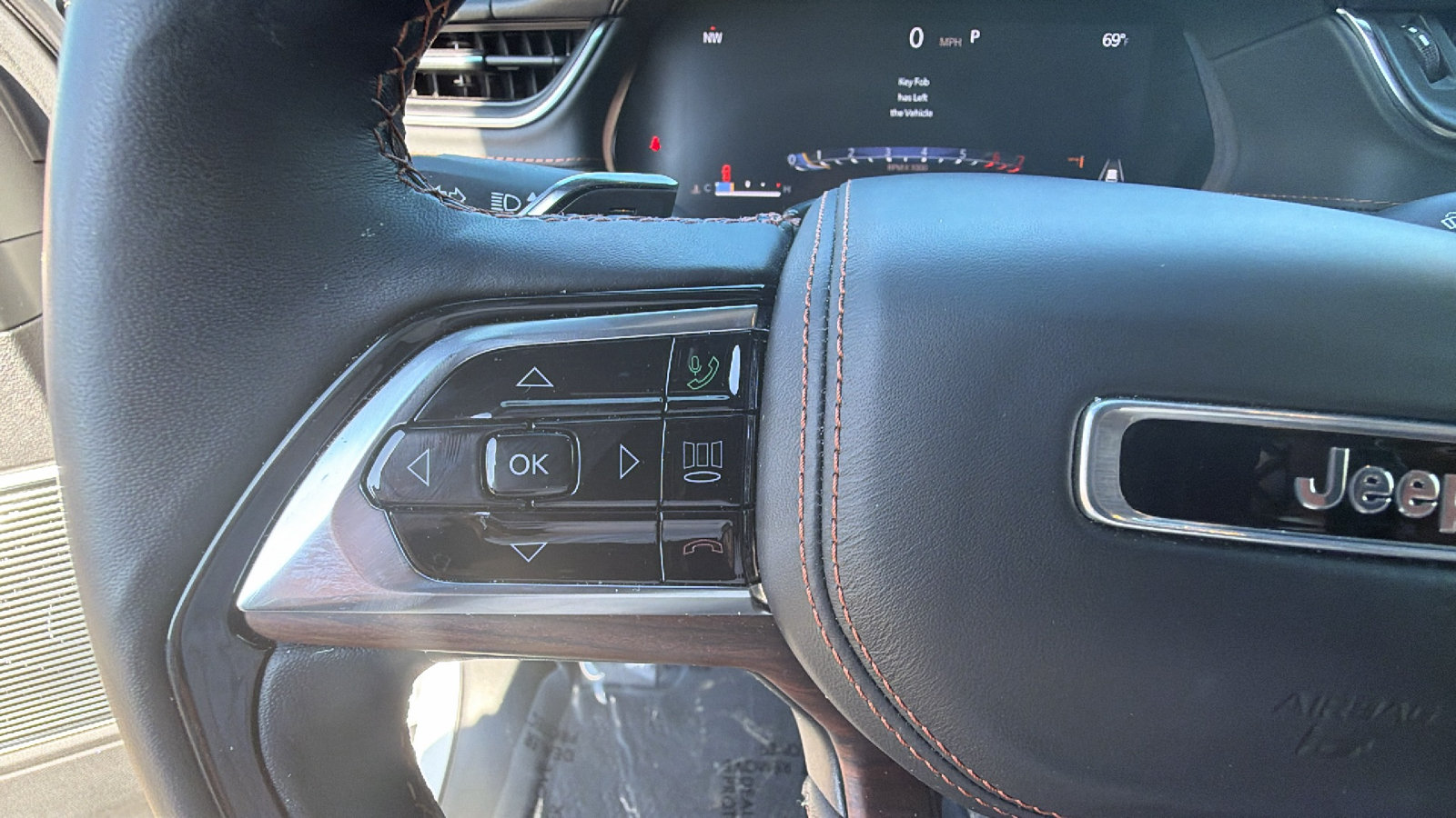 Used 2022 Jeep Grand Cherokee L Summit w/ Advanced Protech Group IV AWD/4WD image 29