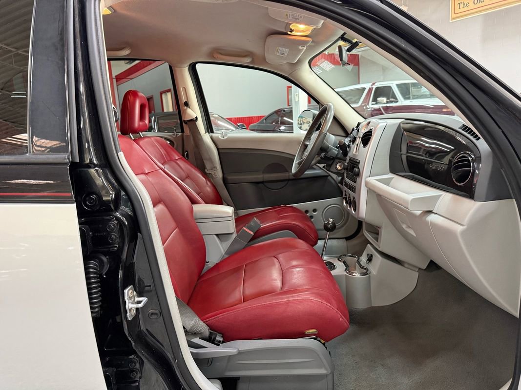 Used 2010 Chrysler PT Cruiser w/ PT Cruiser Couture Edition image 19