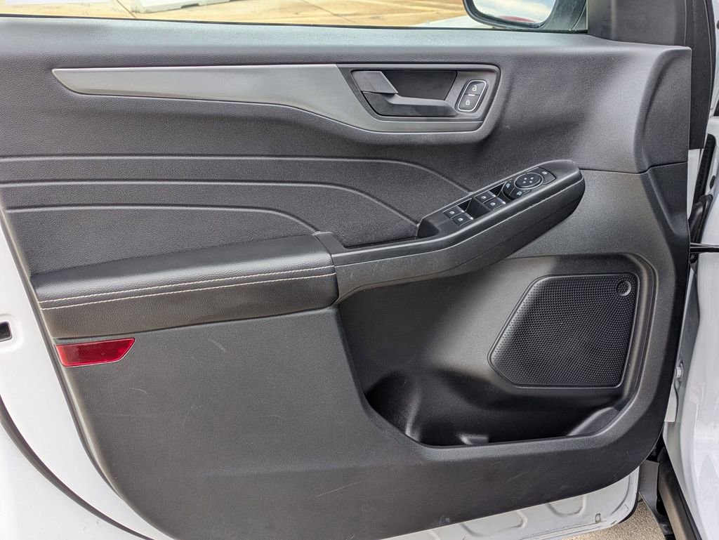 Used 2025 Ford Escape Active AWD/4WD image 11