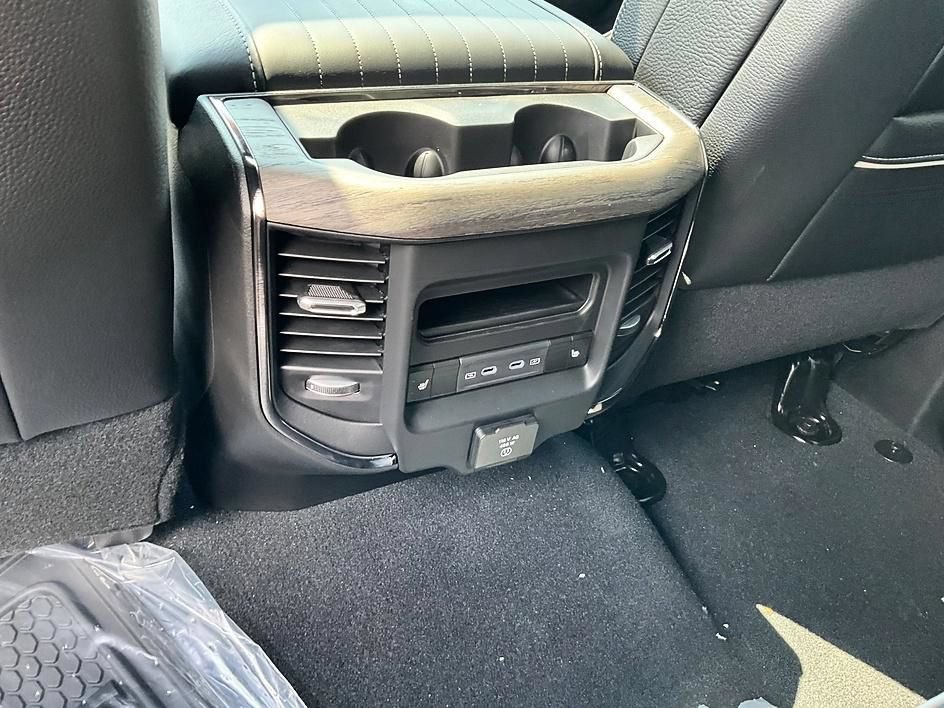 New 2026 RAM 3500 Limited AWD/4WD image 33