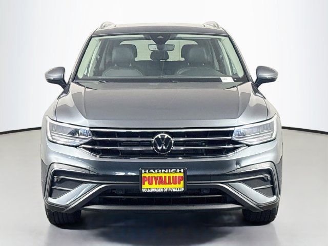 Certified 2023 Volkswagen Tiguan SE w/ Panoramic Sunroof Package AWD/4WD image 2