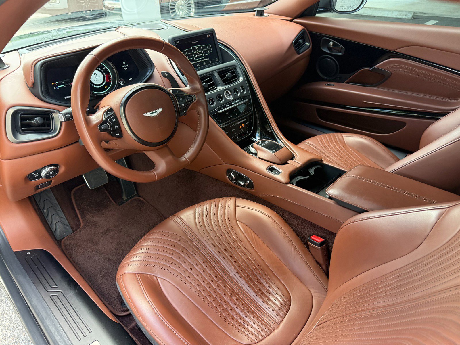 Used 2018 Aston Martin DB11 V12 RWD image 19