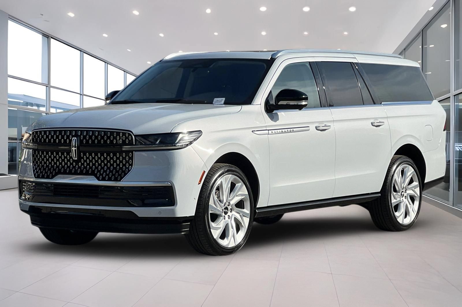 Certified 2025 Lincoln Navigator L Reserve AWD/4WD image 8