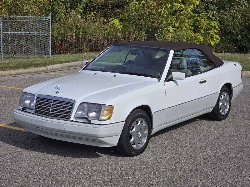 Used 1995 Mercedes-Benz E 320 Convertible image 16