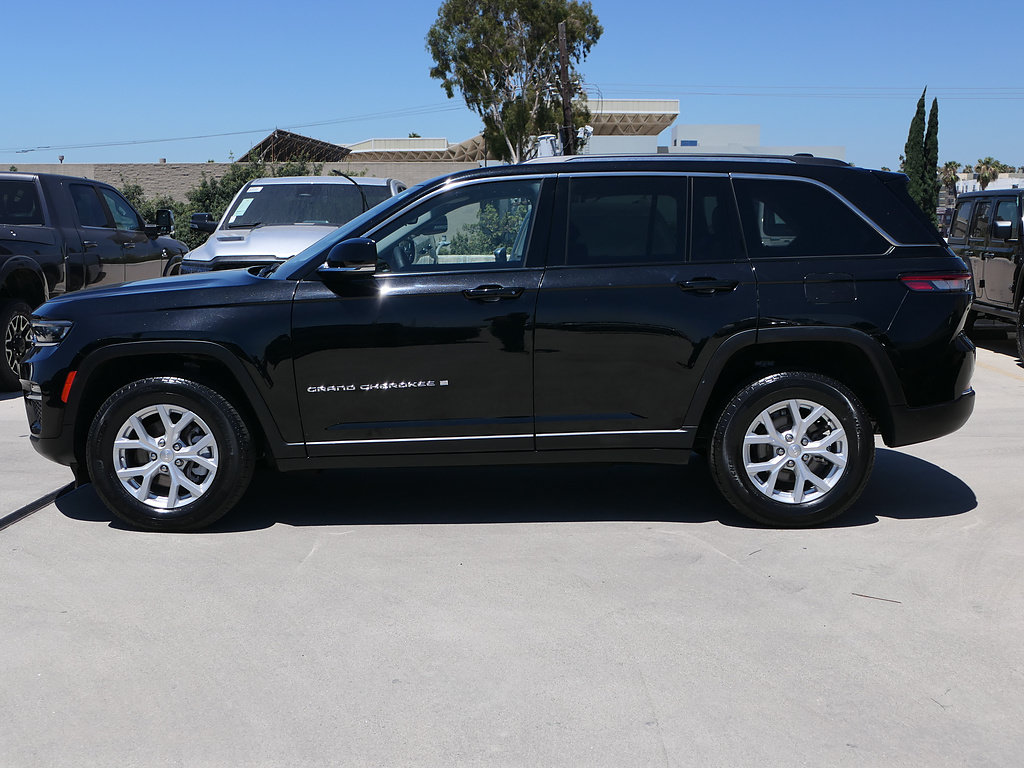 Used 2023 Jeep Grand Cherokee Limited AWD/4WD image 5