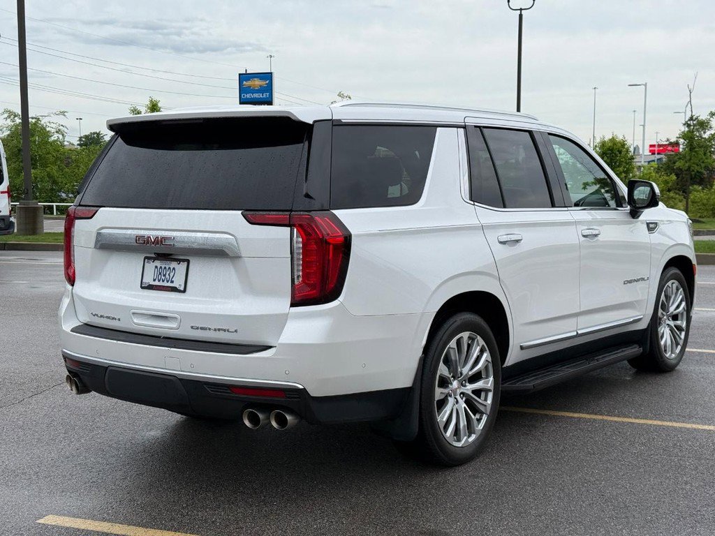 Used 2024 GMC Yukon Denali w/ Advanced Technology Package AWD/4WD image 6