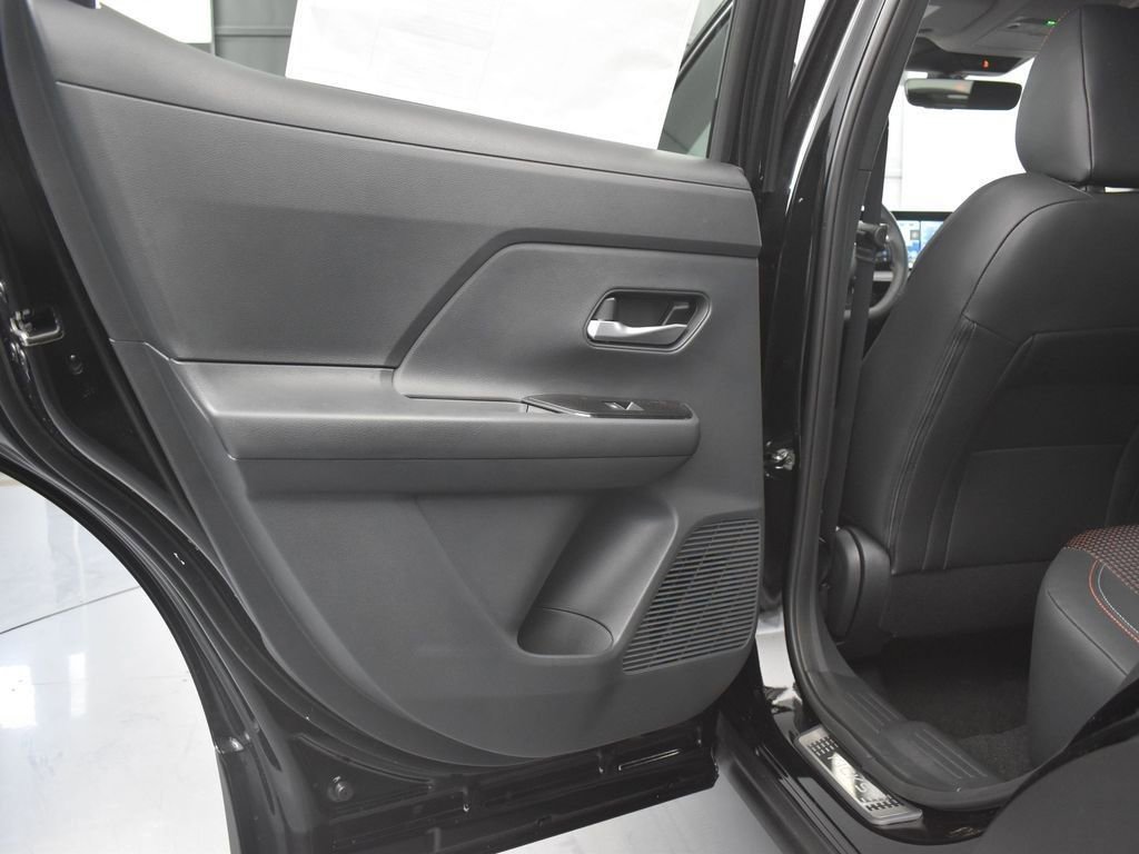 New 2026 Nissan Kicks SR w/ Illumination Package AWD/4WD image 17