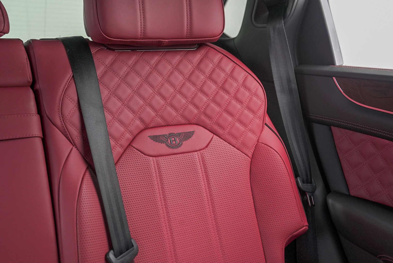 Used 2022 Bentley Bentayga image 22