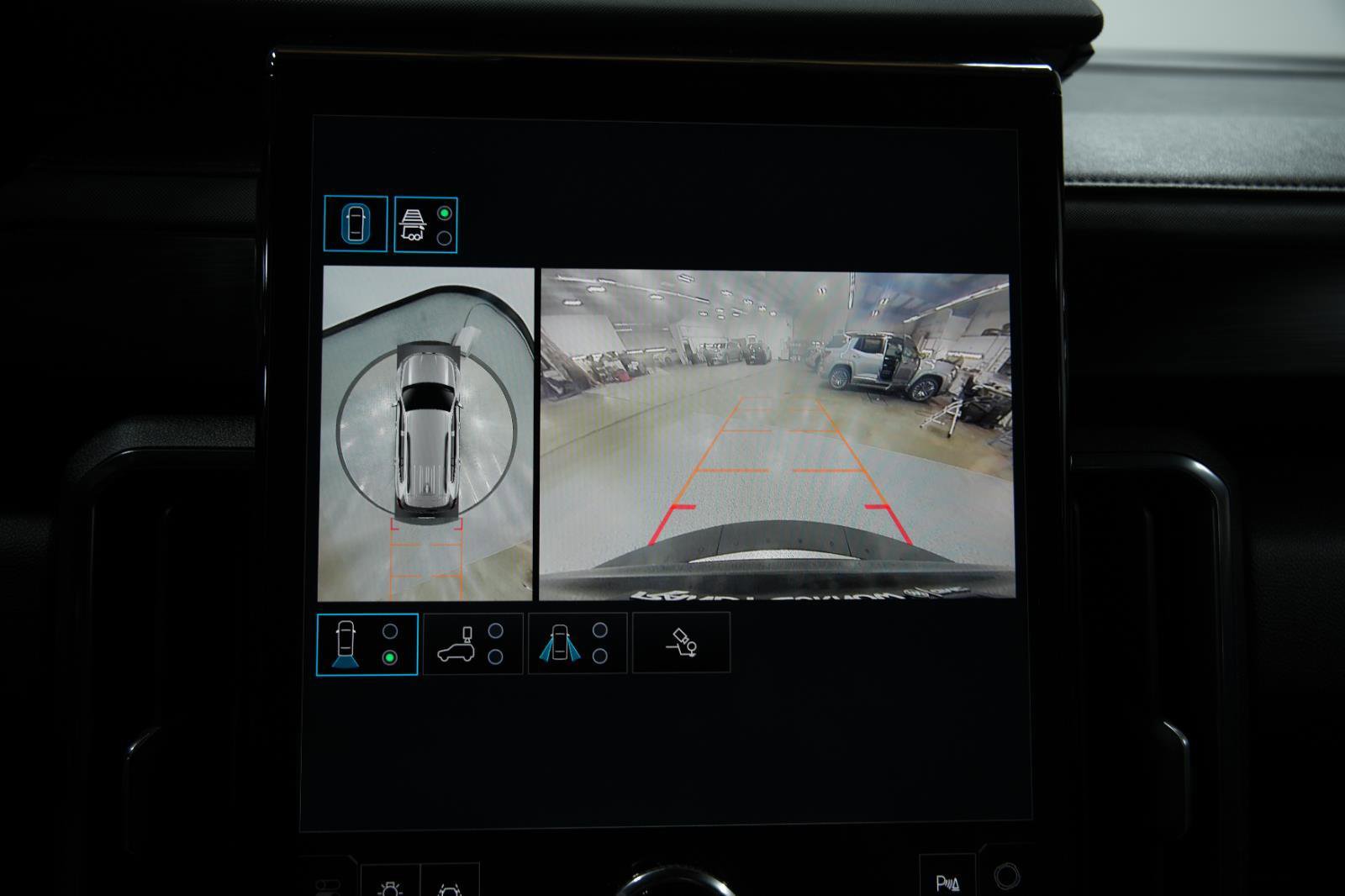 Used 2025 GMC Acadia AT4 image 43