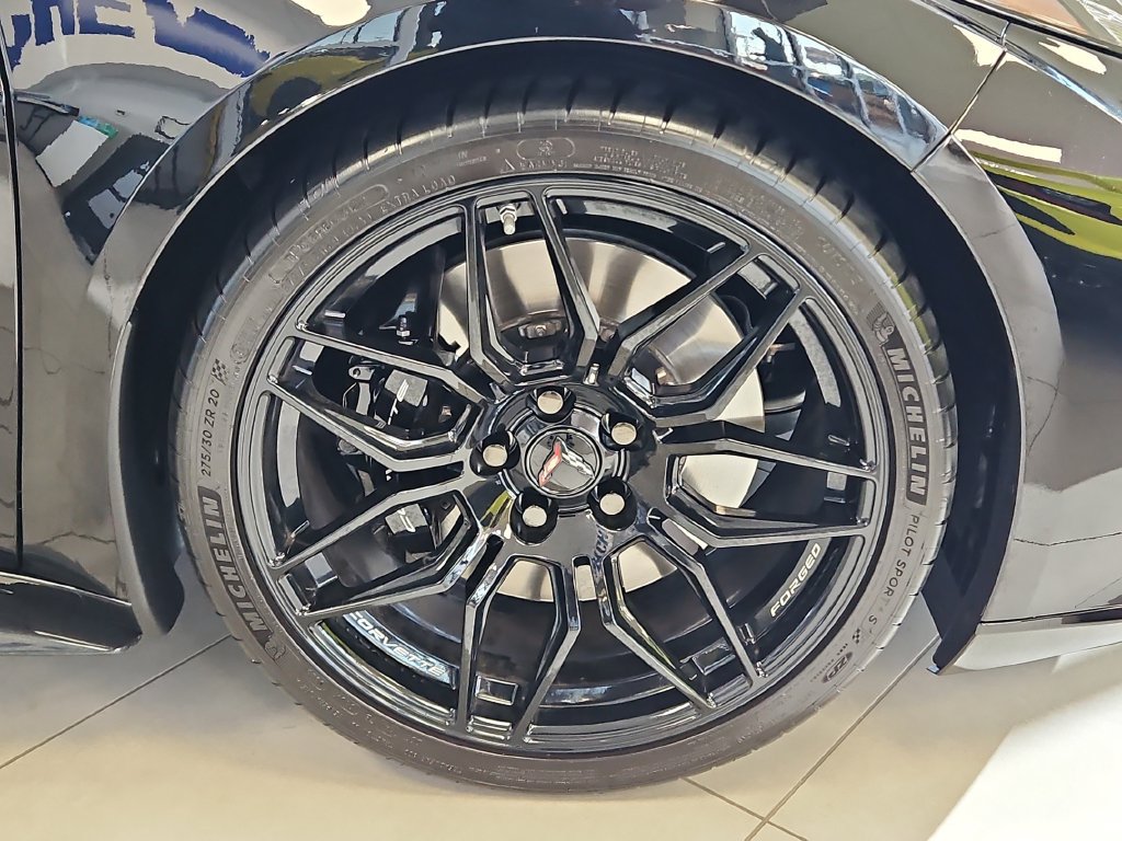 Used 2025 Chevrolet Corvette Z06 RWD image 8