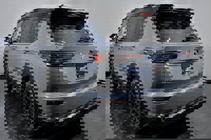 New 2025 Mitsubishi Outlander AWD image 7