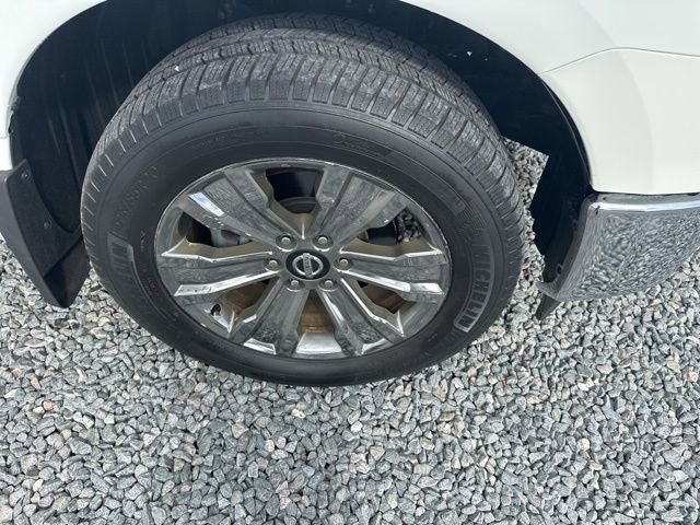 Used 2018 Nissan Titan SV w/ SV Convenience Package image 9