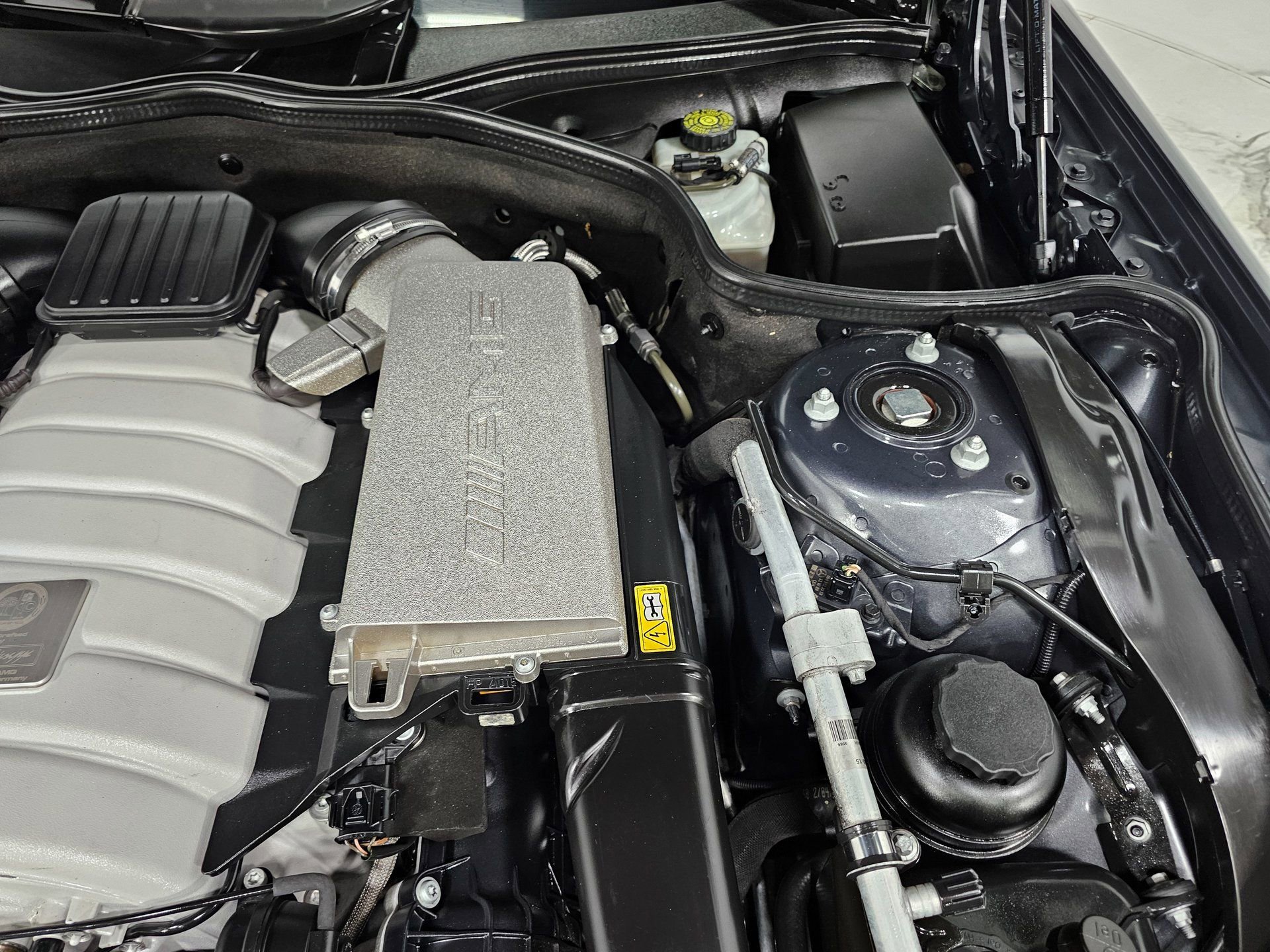 Used 2012 Mercedes-Benz SL 63 AMG image 24