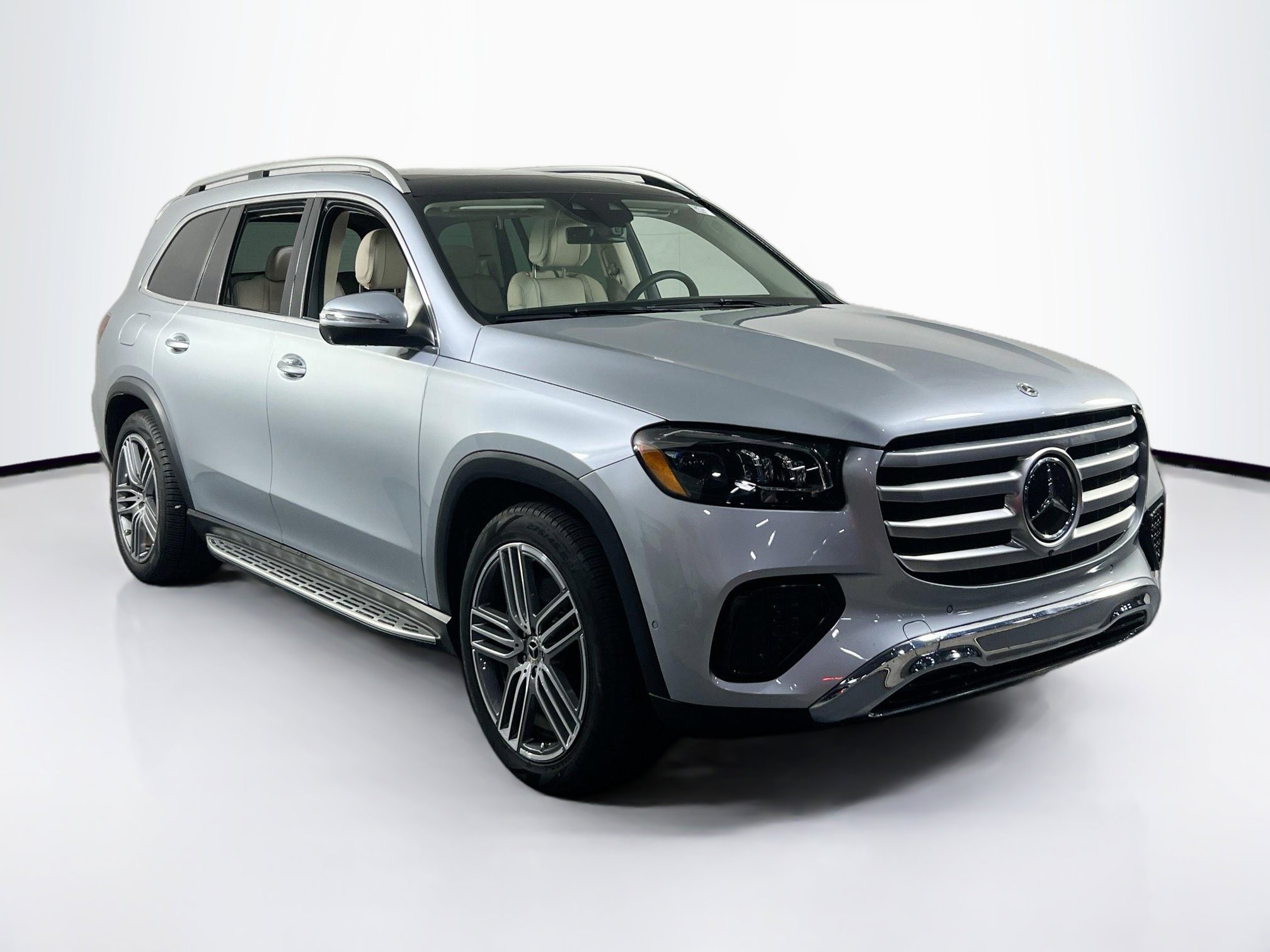 Used 2024 Mercedes-Benz GLS 450 4MATIC image 3