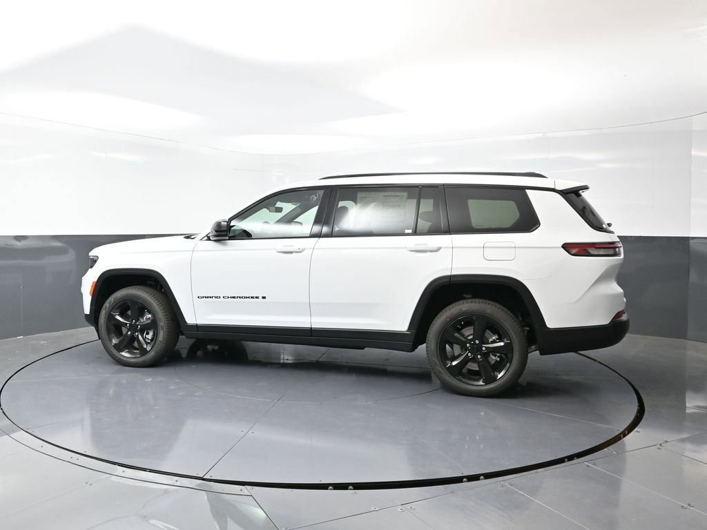 New 2025 Jeep Grand Cherokee L Limited w/ Black Appearance Package image 11