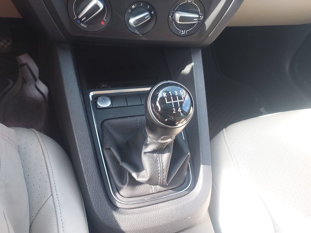 Used 2017 Volkswagen Jetta SE FWD image 18
