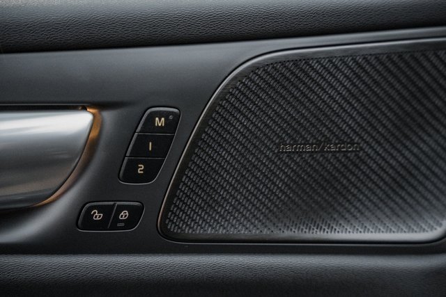 Used 2023 Volvo V60 B5 Cross Country Plus image 38