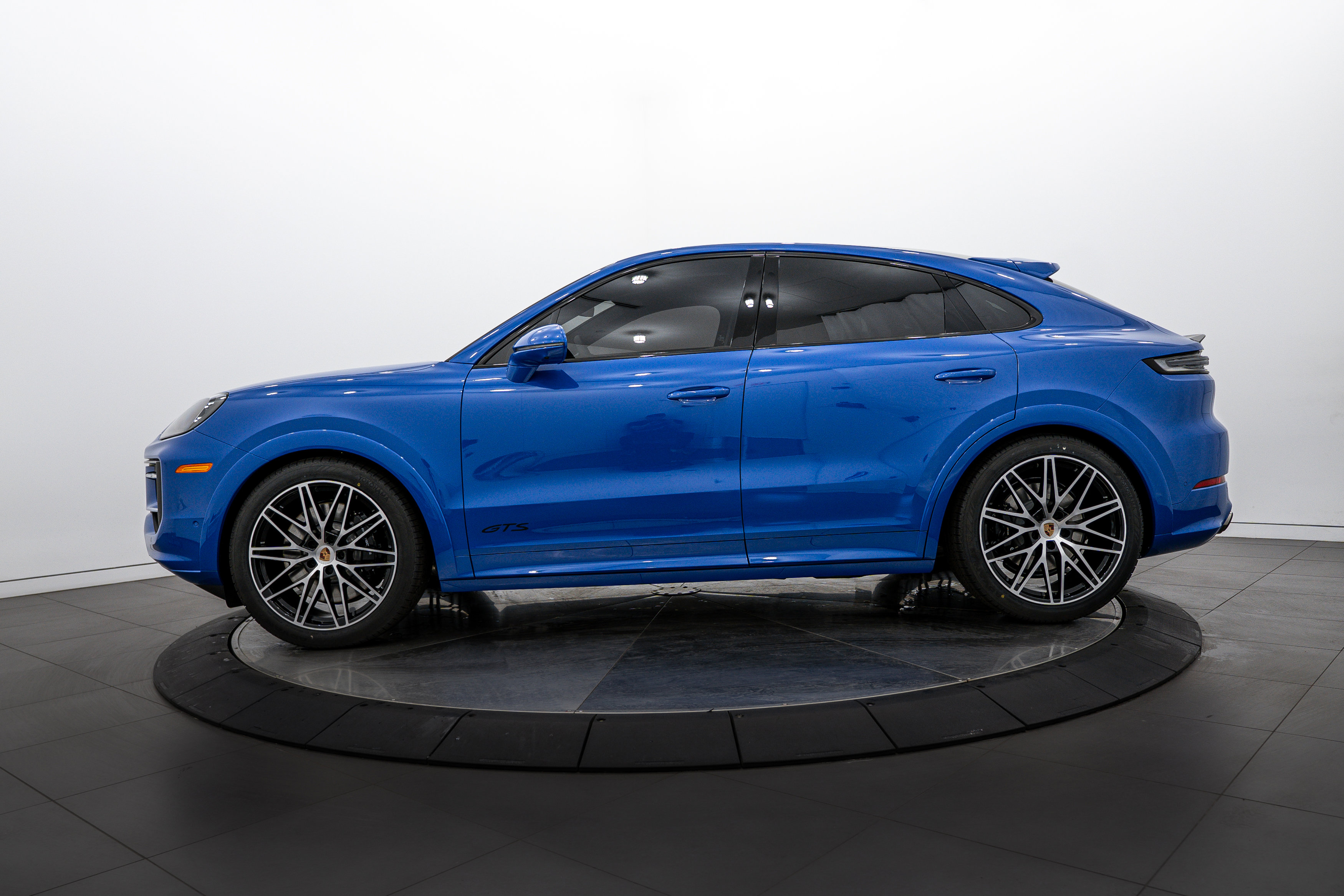 New 2026 Porsche Cayenne GTS image 2