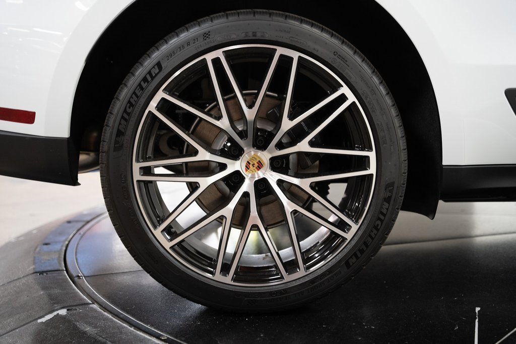 Used 2024 Porsche Macan image 22