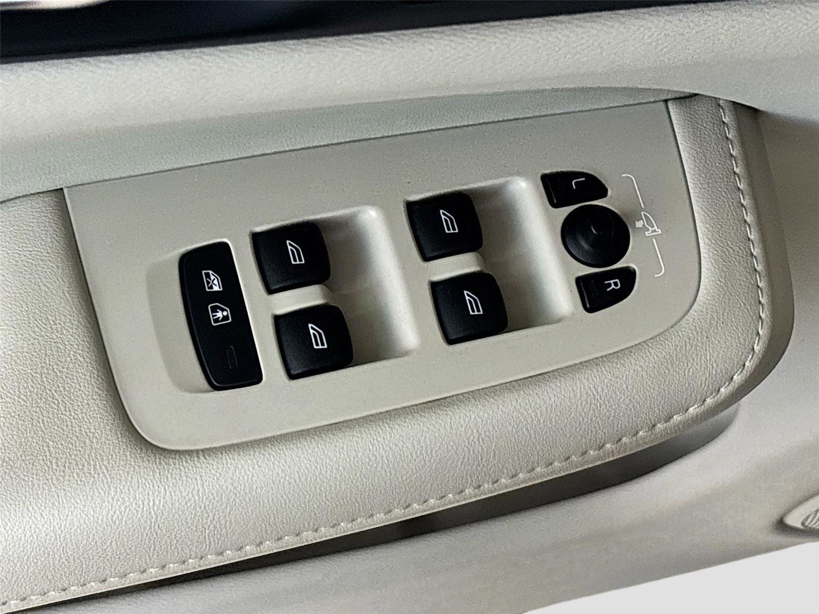 Used 2025 Volvo V60 B5 Cross Country Plus AWD/4WD image 18