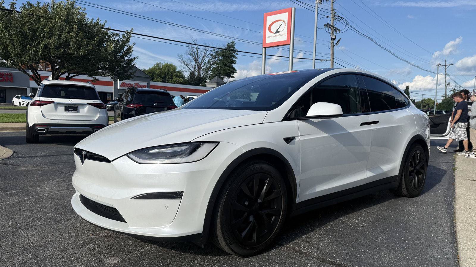 Used 2022 Tesla Model X AWD/4WD image 2