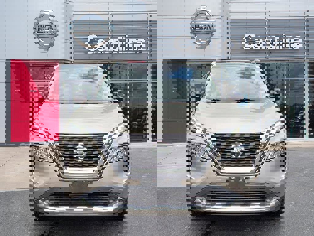 Used 2021 Nissan Rogue Platinum image 2