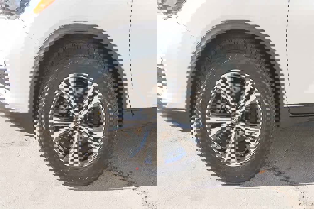 Used 2020 Nissan Rogue SV w/ Premium Package image 5