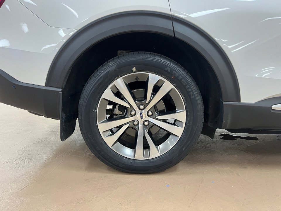 Used 2020 Ford Explorer Platinum image 27