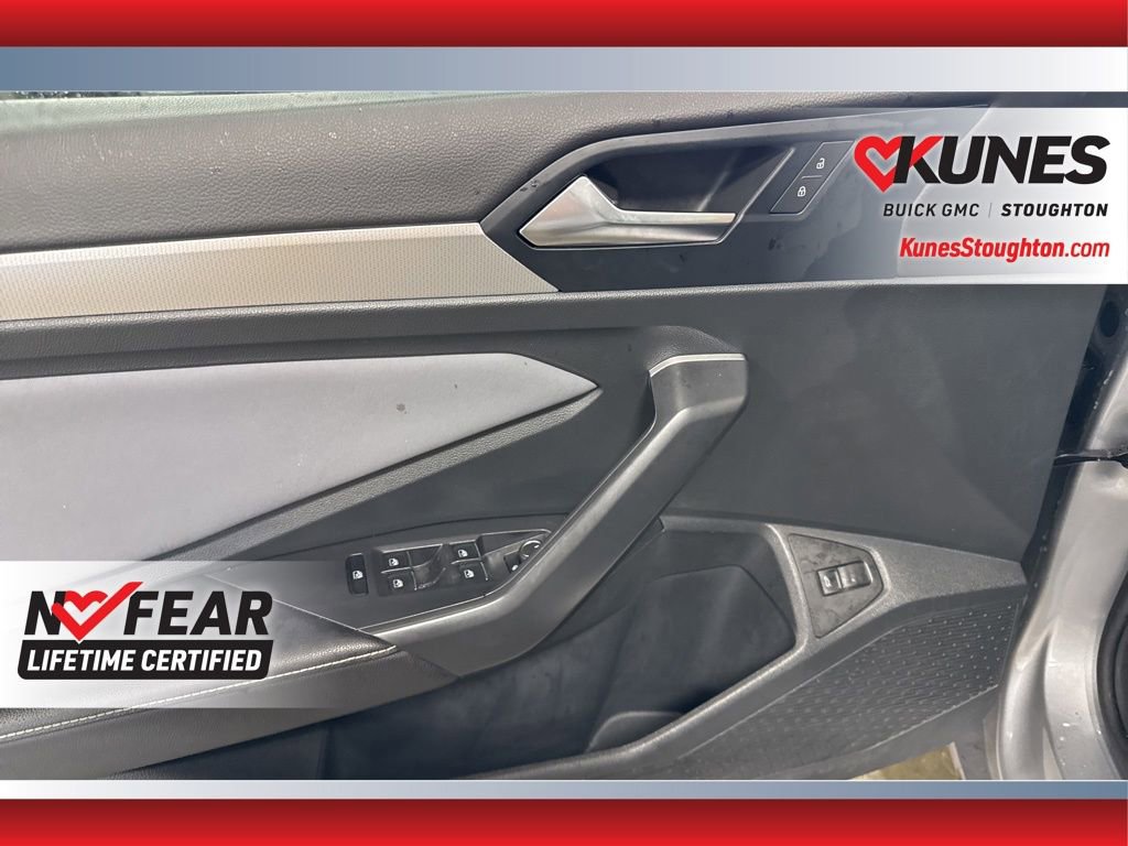 Used 2025 Volkswagen Jetta SE image 19