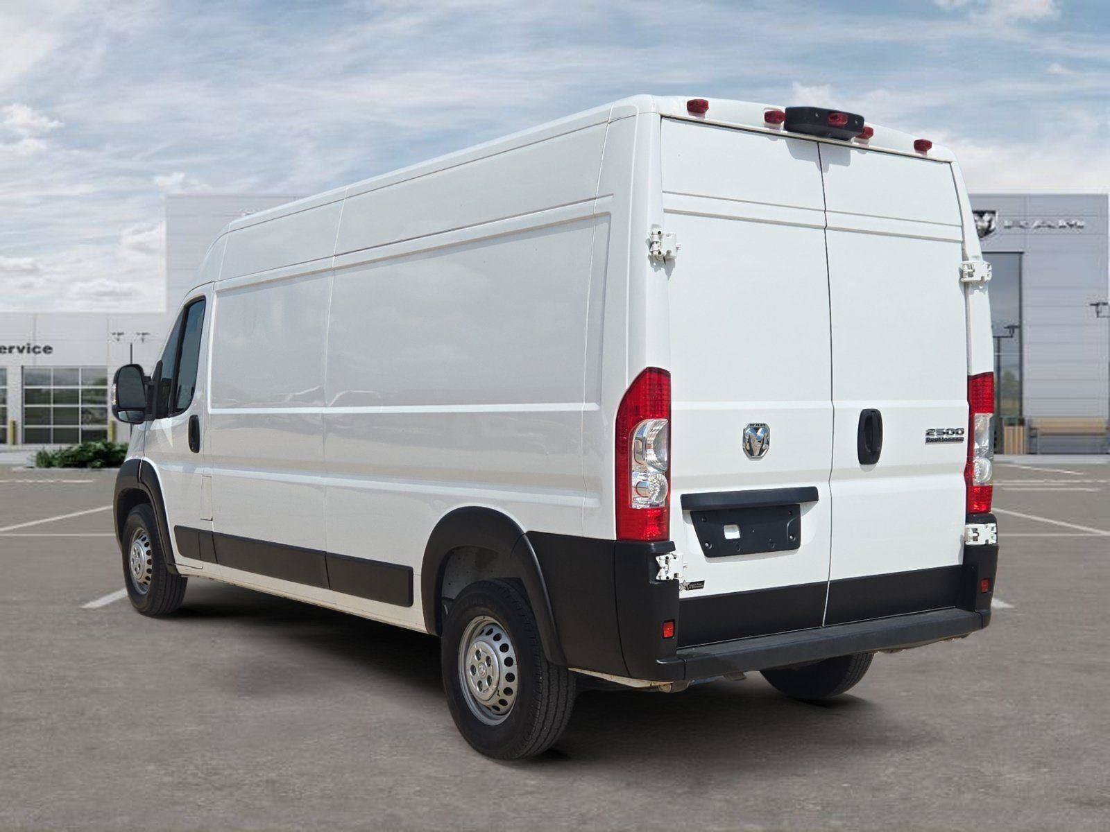 Used 2025 RAM ProMaster 2500 w/ Convenience Group FWD image 3