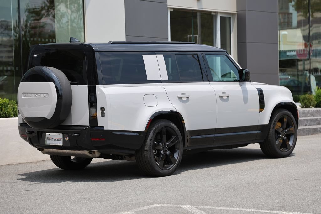 Used 2026 Land Rover Defender 130 X-Dynamic SE AWD/4WD image 4