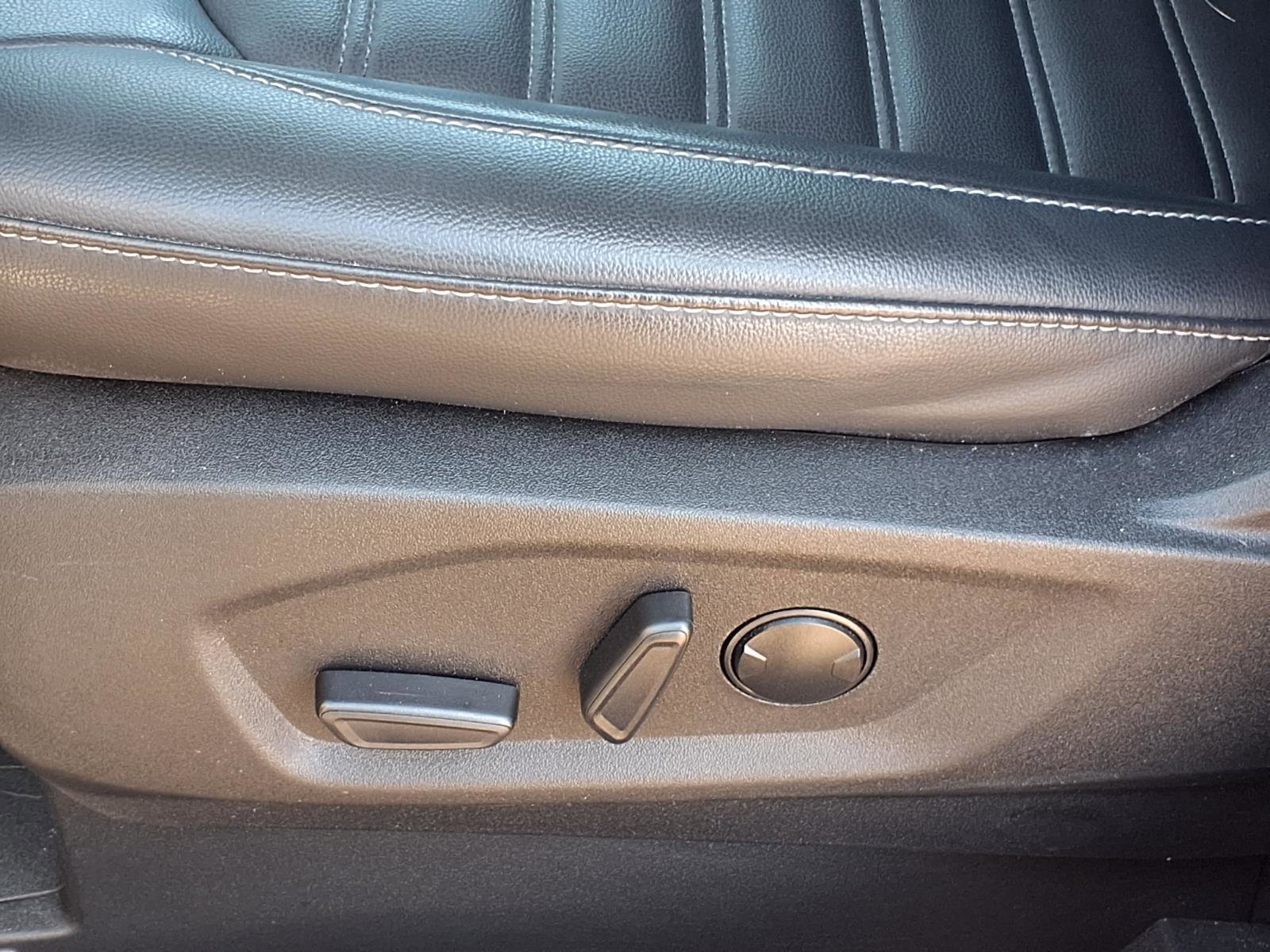 Used 2024 Ford Edge SEL w/ Convenience Package image 4