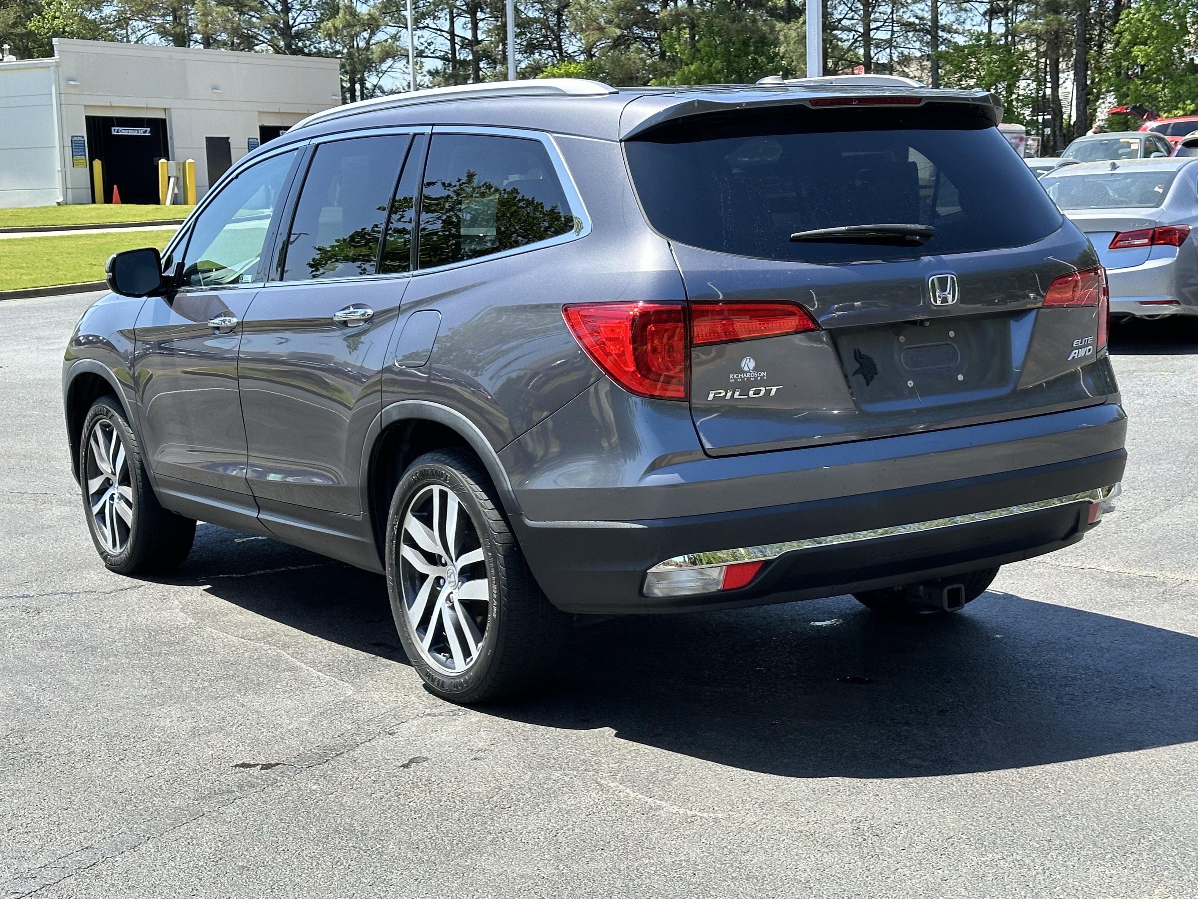 Used 2017 Honda Pilot Elite image 12