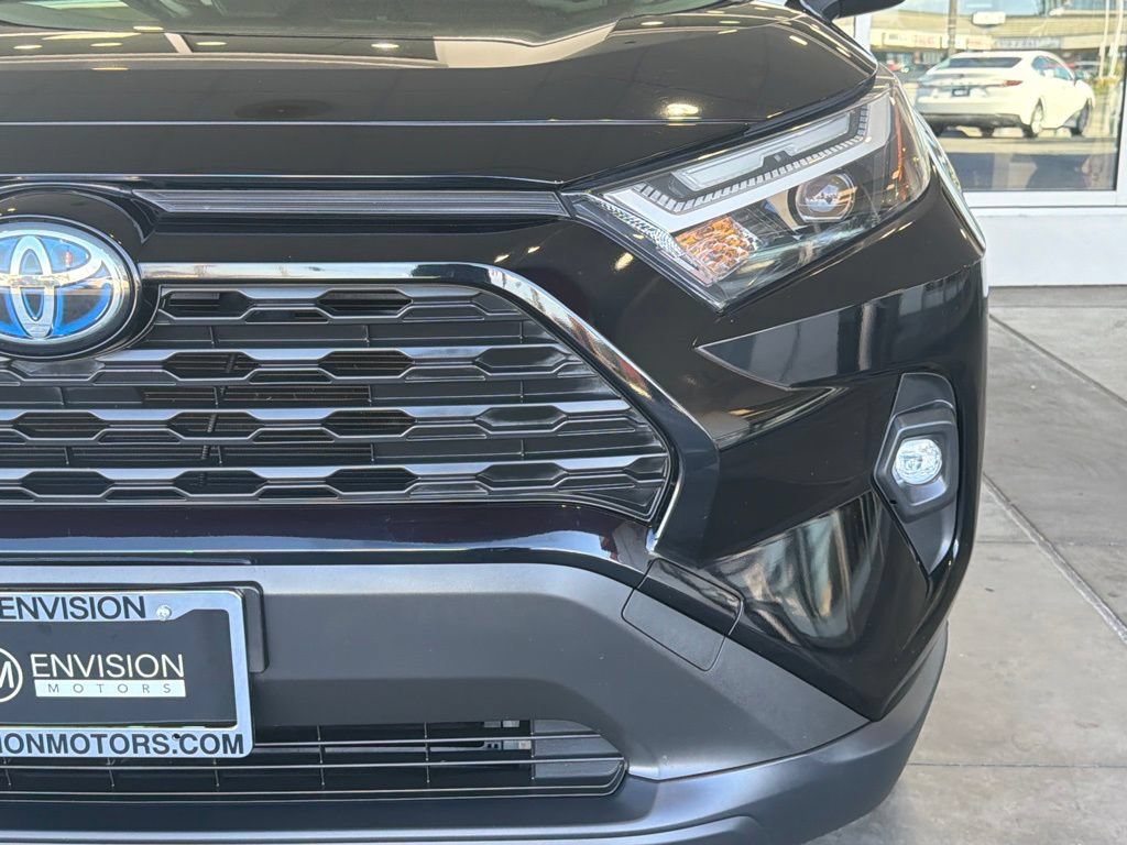 Certified 2022 Toyota RAV4 XLE Premium AWD/4WD image 6