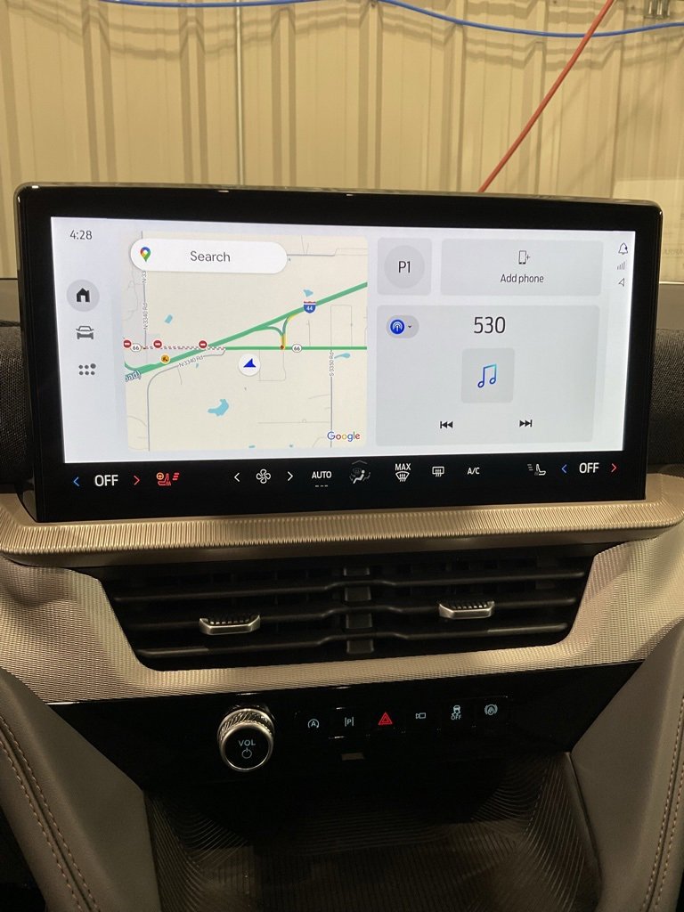 Used 2025 Ford Explorer Active w/ Active Comfort Package image 18