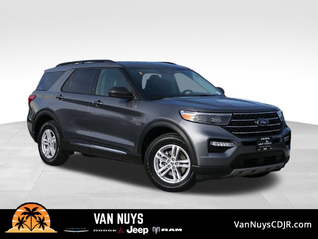 Used 2024 Ford Explorer XLT w/ Equipment Group 202A AWD/4WD image 1