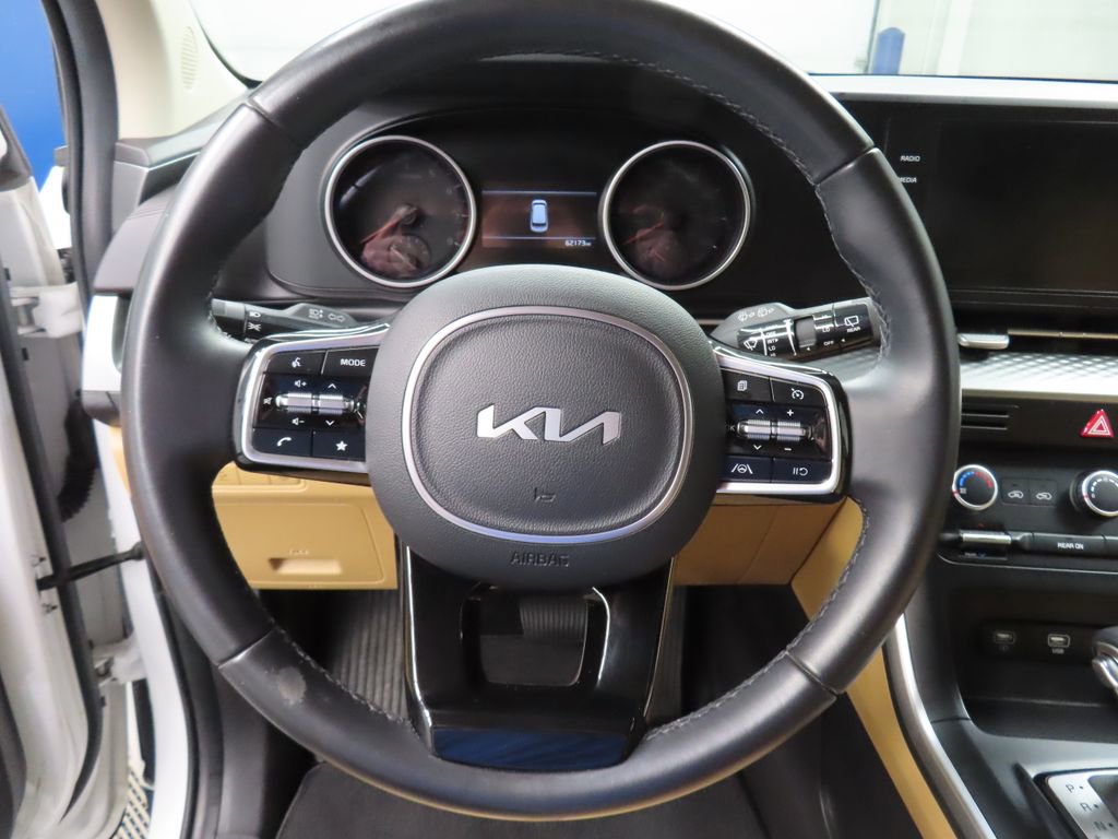 Used 2022 Kia Carnival LX FWD image 41