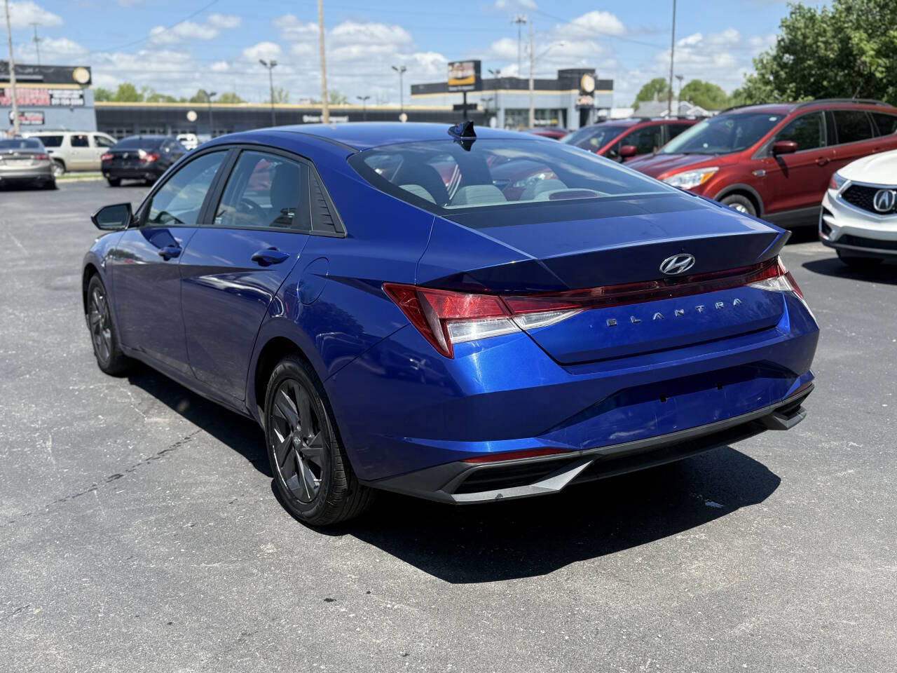 Used 2022 Hyundai Elantra SEL w/ Cargo Package FWD image 3