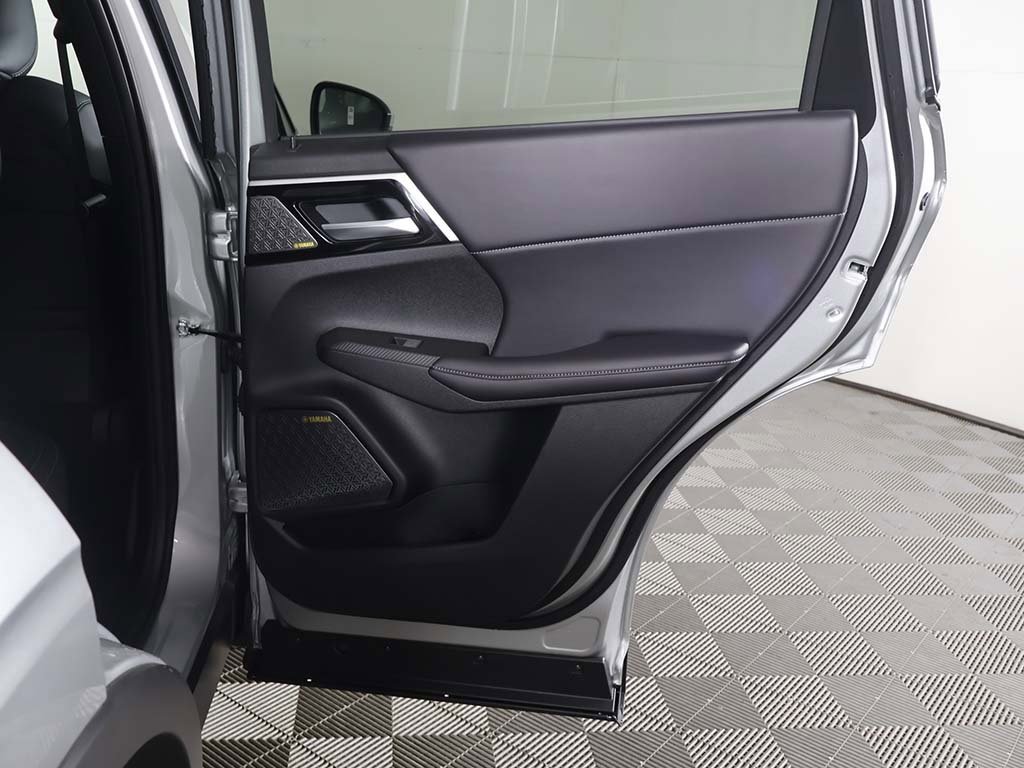 New 2025 Mitsubishi Outlander SE image 31