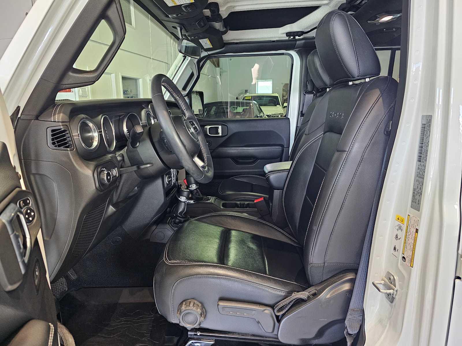 Used 2018 Jeep Wrangler Unlimited Sahara w/ Cold Weather Group image 21