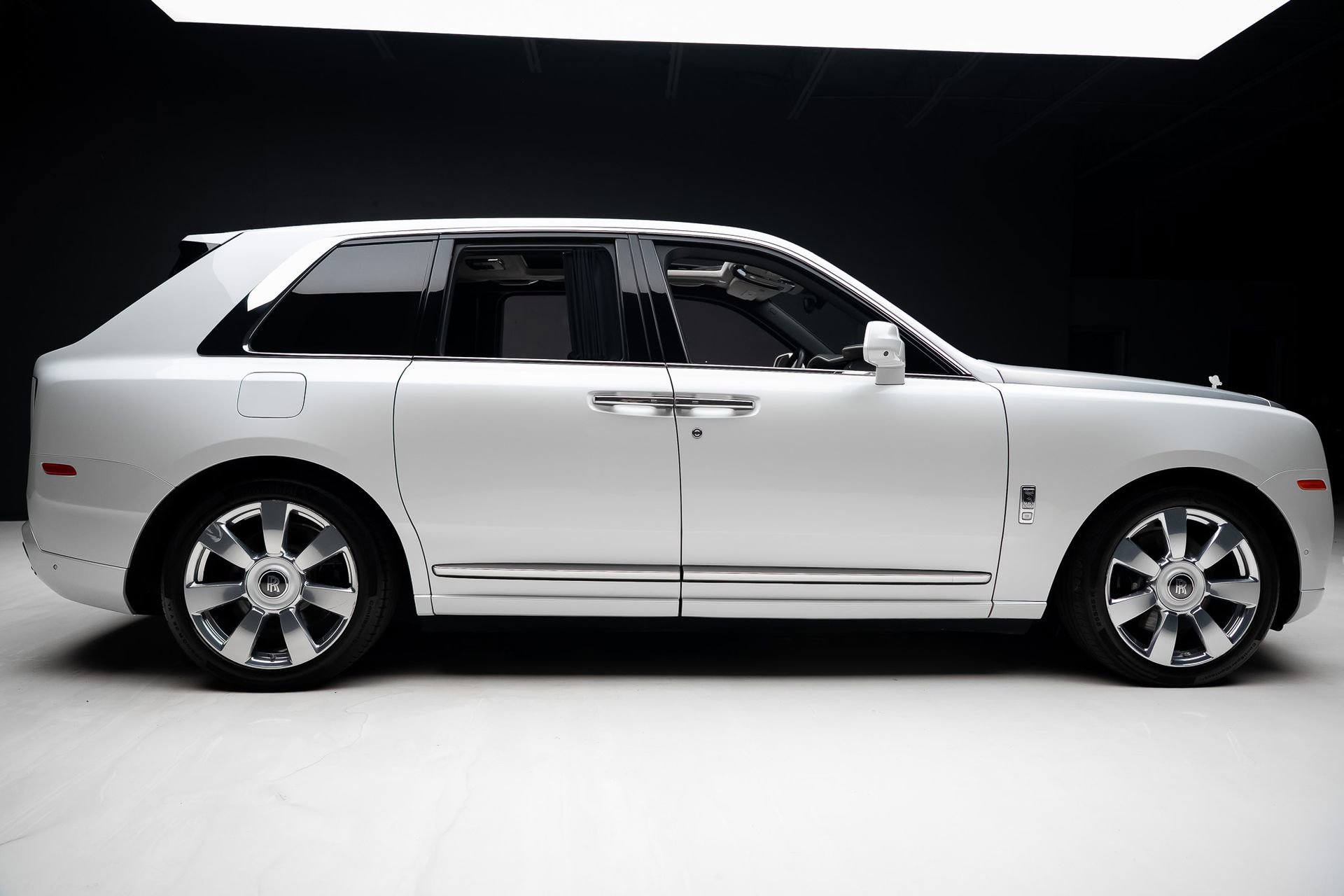 Used 2019 Rolls-Royce Cullinan AWD/4WD image 35