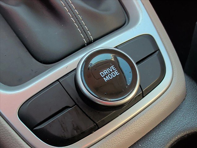 Used 2025 Hyundai Venue SEL FWD image 17